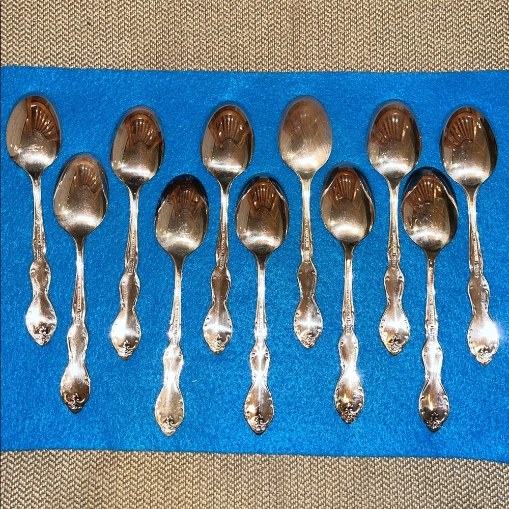 1964 VTG set of 11 teaspoons 6” Wm Rogers Melody Camelot Silverplate Flatware